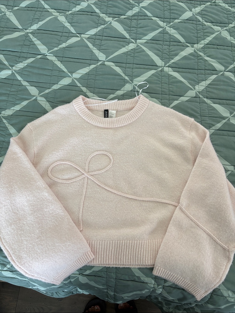 H&M Divided Pale Pink Crewneck Knit Sweater with Front Bow Detail.